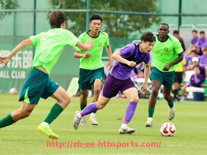 华体会hth登录入口-世俱杯场上语音沟通系统揭秘：实时交流如何辅助决策