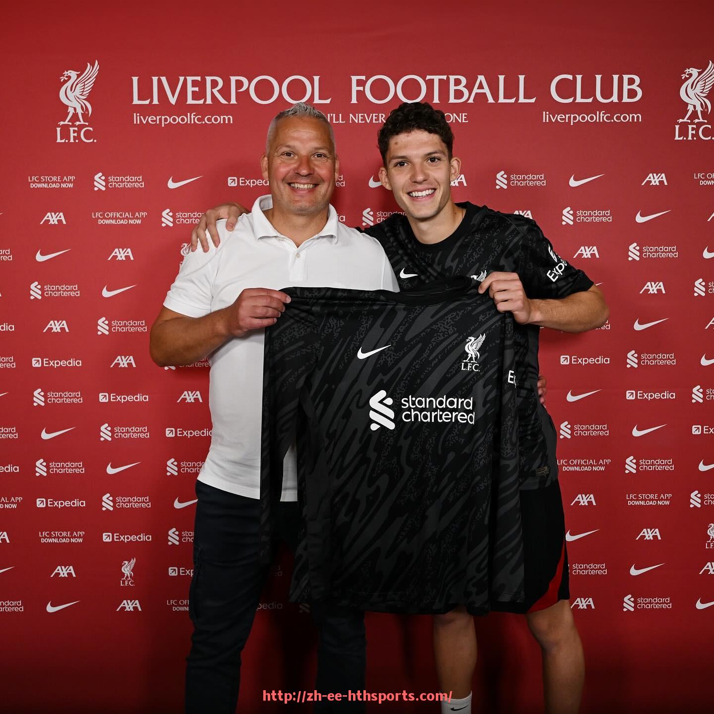 华体会hth登录入口-如何辨别英超球衣真伪及防伪技巧